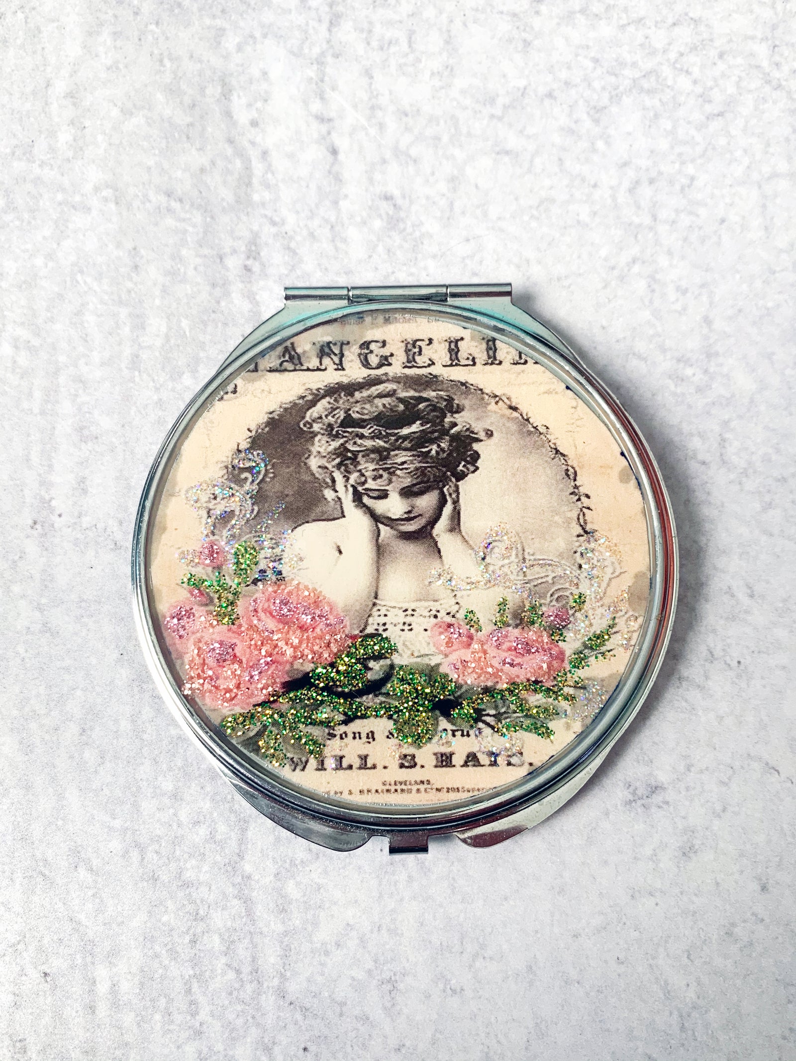 Vintage Boudoir Lady Compact Mirror
